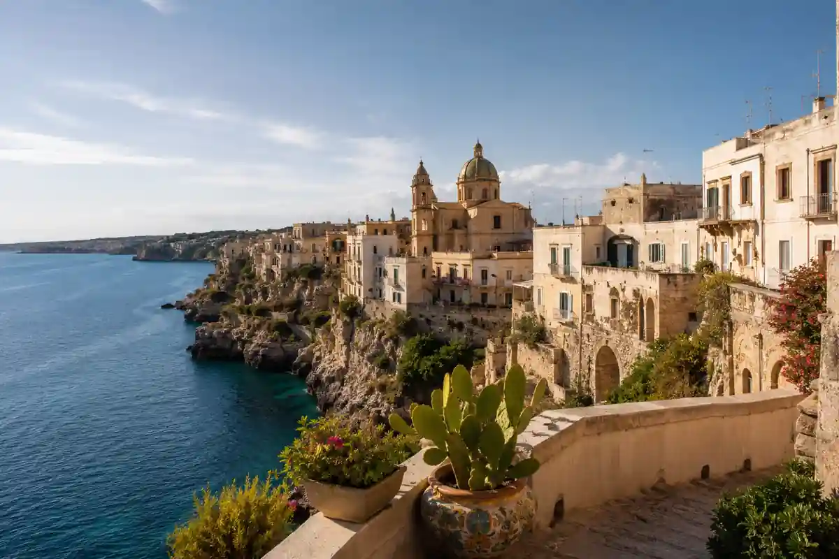 acheter dans le sud de l’Italie en 2026 avec vue premium sur une ville côtière méditerranéenne