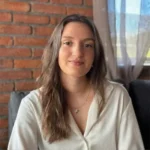 Portrait de Chloé Hernandez, spécialiste de l’assurance santé internationale chez Expat Assurance